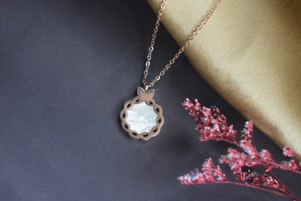 Elegant Mother-of-Pearl Pendant Necklace