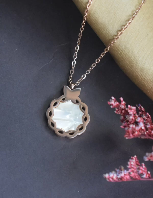 Elegant Mother-of-Pearl Pendant Necklace